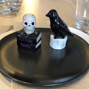 🎃Halloween skull salt and pepper shakers